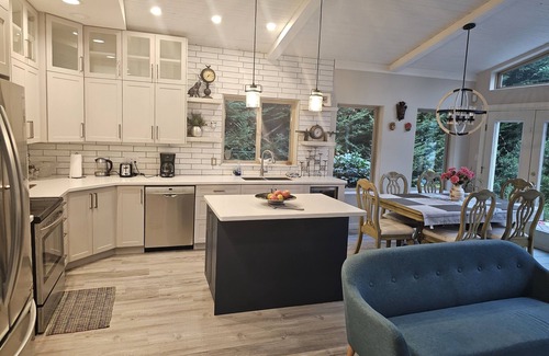 North Oyster House | Luxury ocean dock pool villa