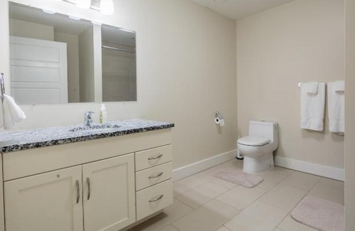 Downtown Apartment | Luxury One Bedroom Apartment in Kings Wharf