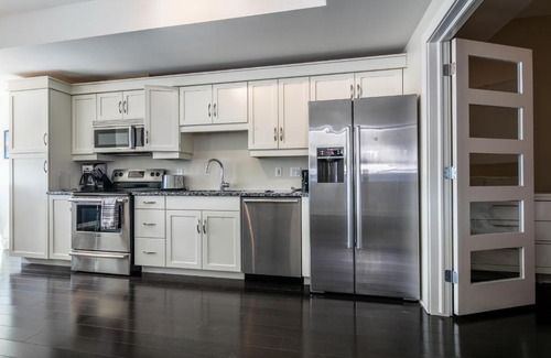 Downtown Apartment | Luxury One Bedroom Apartment in Kings Wharf
