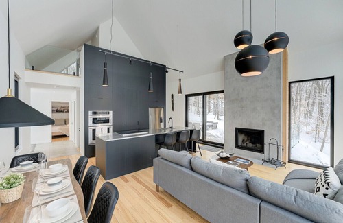 Lac Superieur Village Apartment | Luxury Scandinave 4BDR/Jacuzzi