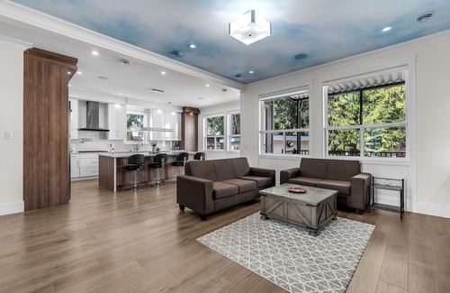 Newton House | Luxury Spacious House