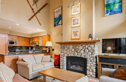 Village North House | Luxury Whistler Accomodations - 4 Bedroom Montebello Townhome - Hot Tub - WiFi