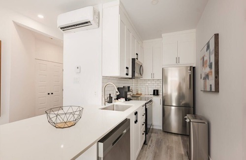 Mile End Apartment | M11 | Le Mile End - Comfy 2BDR in MTL-2E