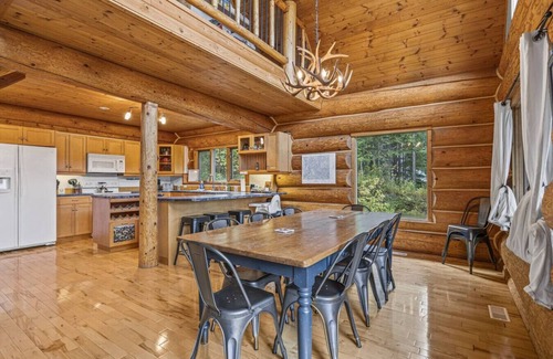 Golden Ski Chalet | Majestic Alpenglow Lodge+Hot Tub & Mountain Views!