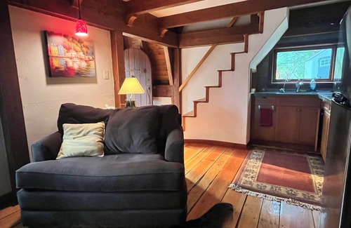 Juan de Fuca Electoral Area Cottage | Malahat Fairyland Cottage
