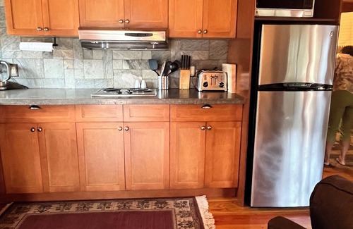 Juan de Fuca Electoral Area Cottage | Malahat Fairyland Cottage