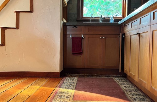 Juan de Fuca Electoral Area Cottage | Malahat Fairyland Cottage