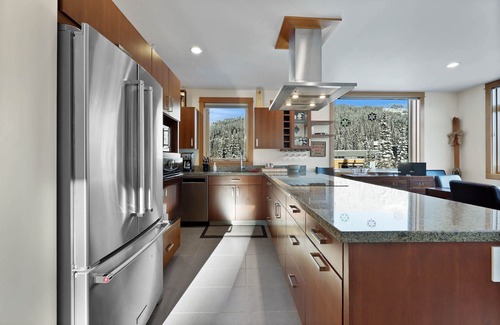 Sun Peaks Cabin | Modern 3 bedroom apartment in village centre