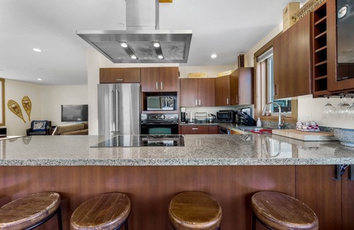 Sun Peaks Cabin | Modern 3 bedroom apartment in village centre