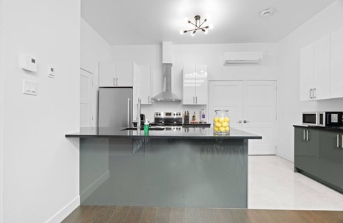 La Petite-Patrie Apartment | Modern and Cozy 2bdr near St-Hubert Plaza
