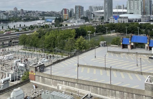 Downtown Eastside Condo | Modern Apartment in Downtown Vancouver next to Skytrain