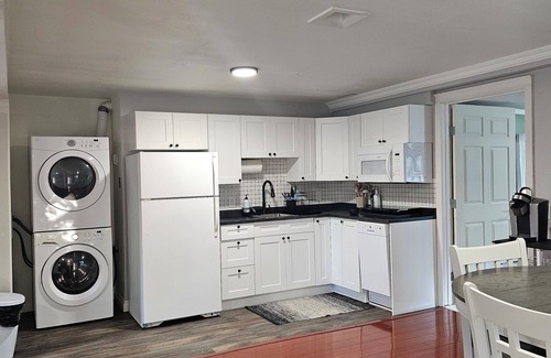Whitehorse House | Modern comfort: Stylish suite in a prime location. Close to schools and hospital