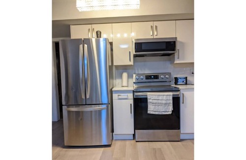 Guildford House | Modern & Comfy 1 bedroom suite w/ priv entrance