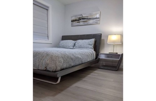 Guildford House | Modern & Comfy 1 bedroom suite w/ priv entrance