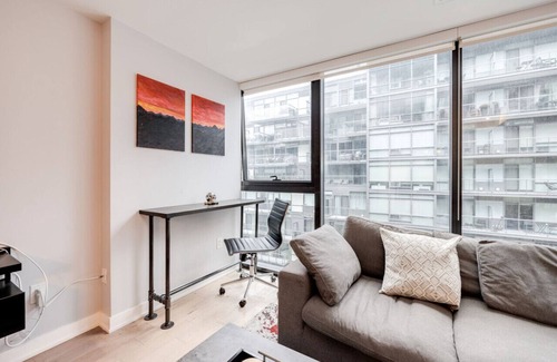 Wellington Place Condo | Modern Loft at Thompson Residences w/ Free Parking