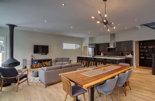East Kootenay House | Modern luxury chalet with incredible Ski in/Ski out access