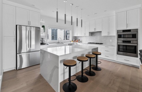 Okanagan-Similkameen House | Modern Luxury Townhouse Large rooftop & Elevator with 4 bedrooms