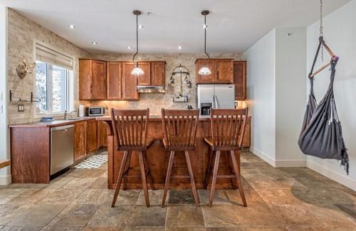 Silver Star Mountain Ski Chalet | Monashee Views