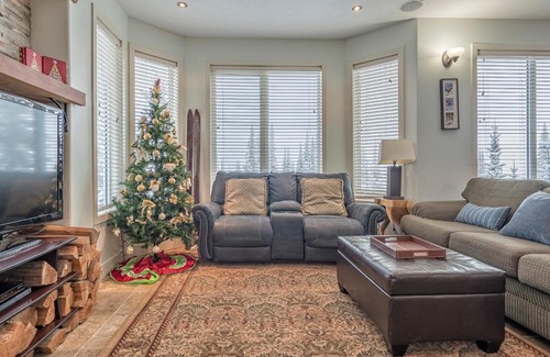 Silver Star Mountain Ski Chalet | Monashee Views