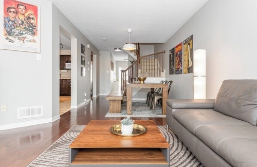 Ottawa Division House | Movie Haven: furnished 3bedrooms mid-term rental in Barrhaven