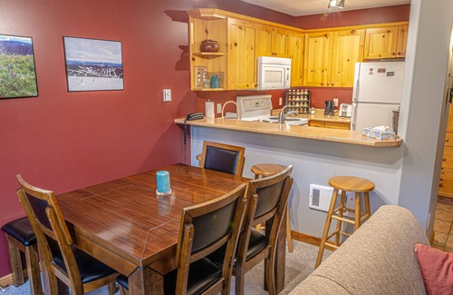 Sun Peaks Condo | Multi Level Condo Close to Village | Access to Ski-Out Trail | Private Hot Tub | Fireplace