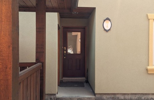Sun Peaks Condo | Multi Level Condo Close to Village | Access to Ski-Out Trail | Private Hot Tub | Fireplace
