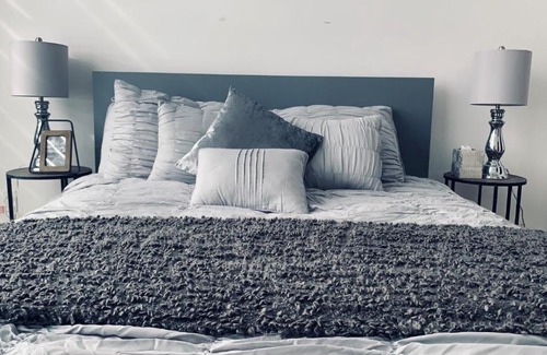 Airdrie Apartment | New and Modern Townhome