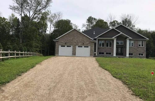 Huron-Kinloss Cottage | New custom built close to beaches on Lake Huron