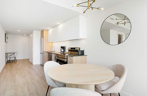 Quartier des Spectacles Apartment | New Luxury Unit in Heart of MTL 908 | Metro access