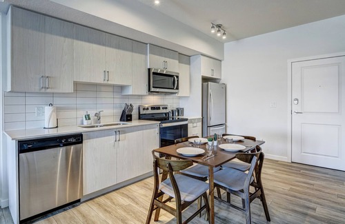 Sage Hill Condo | NEW Modern Condo | 20 Min DT | 1 hour Canmore | Sleeps 5