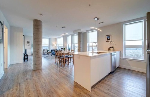 North End Condo | NEW Ocean Bay New Luxury Condo Sleeps 5 Parking, Coffee, AC