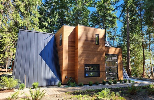 Regional District of Nanaimo Cottage | Newly built Grand Cedar Lodge on the Straight of Georgia.