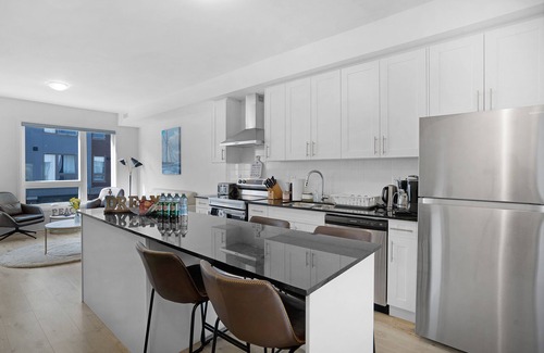 Durham Region House | Newly Built Modern 4BR 2.5Bath Townhouse Free Parking Amazing view!Entire house
