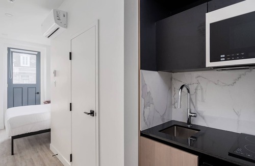 Gay Village Apartment | Newly fully-equipped studio in The Village!