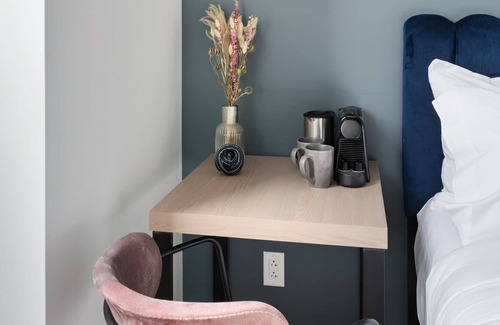 Gay Village Apartment | Newly fully-equipped studio in The Village!