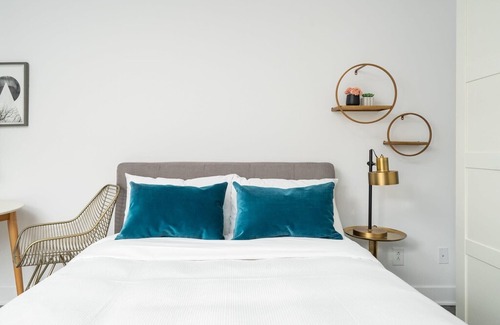 Latin Quarter Apartment | Newly renovated 1 bedroom Studio near Berri-UQAM