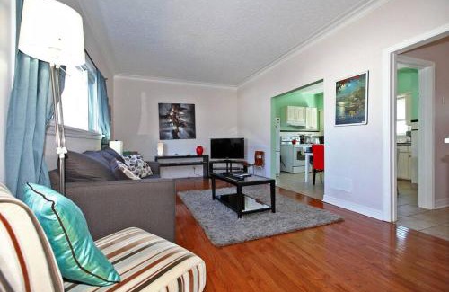 Niagara Falls House | Niagara SkyLine Park And Walk To The Falls & Wonderful Free Breakfast Deliverd Daily to the Rental