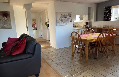 Salmon Arm House | Nice 2-bedroom walk-in lower suite in Salmon Arm. Private parking and yard.