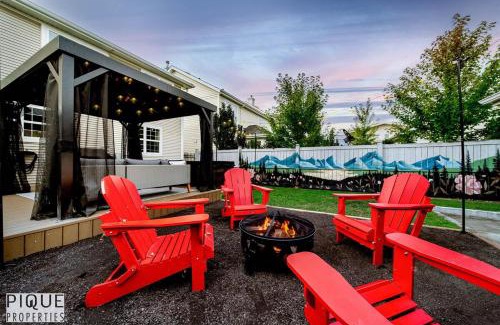 Griesbach Apartment | Nordic Spa Retreat - Hot Tub - King Bed - Firepit - BBQ