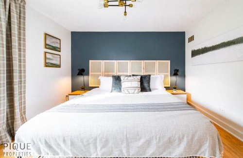 Griesbach Apartment | Nordic Spa Retreat - Hot Tub - King Bed - Firepit - BBQ