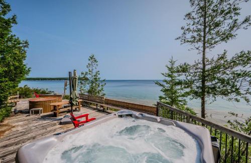 Lion's Head House | Norse Nook Waterfront W Hot Tub & Sauna