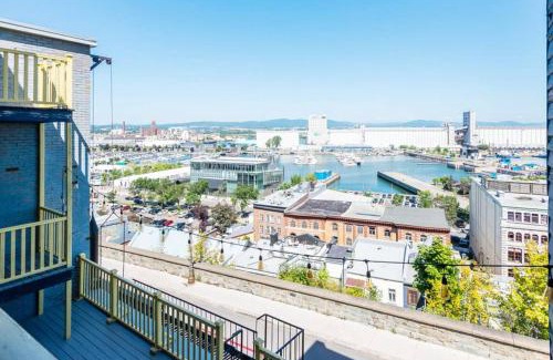 Lower Town Apartment | North House - Manoir des Remparts- Renovated 3 Bedroom Oasis