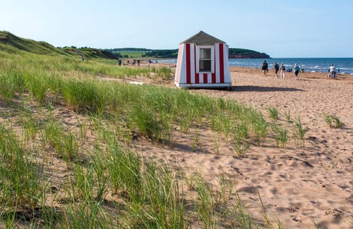 Anne's Land House | North Rustico beach house with million dollar ocean views- 2 min walk to beach!