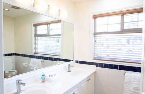 Upper Lonsdale House | North Vancouver Haven:Where Comfort Meet Adventure