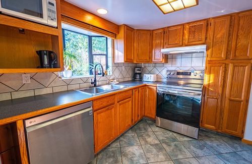 Ucluelet Cottage | Ocean Friendly Amenities & Hot Tub