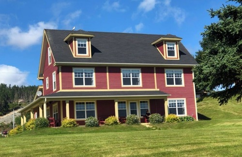 Bay Bulls Cottage | Oceanfront Cottage in quiet Newfoundland town 30 minutes from St Jonh's.