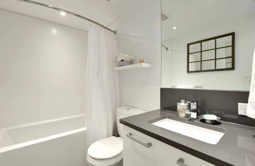 Downtown Eastside Apartment | Oceanview 1Br condo w/ parking