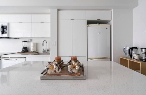 CityPlace Bed & Breakfast | One bedroom condo Downtown Toronto, best location near CN tower