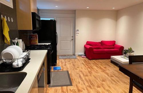 Arbutus Ridge House | One-bedroom Suite~Near downtown & UBC