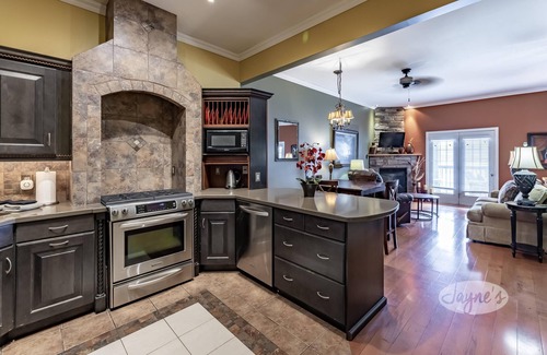 Dunchurch House | One-of-a-kind resort on Whitestone Lake - 14 bedrooms!